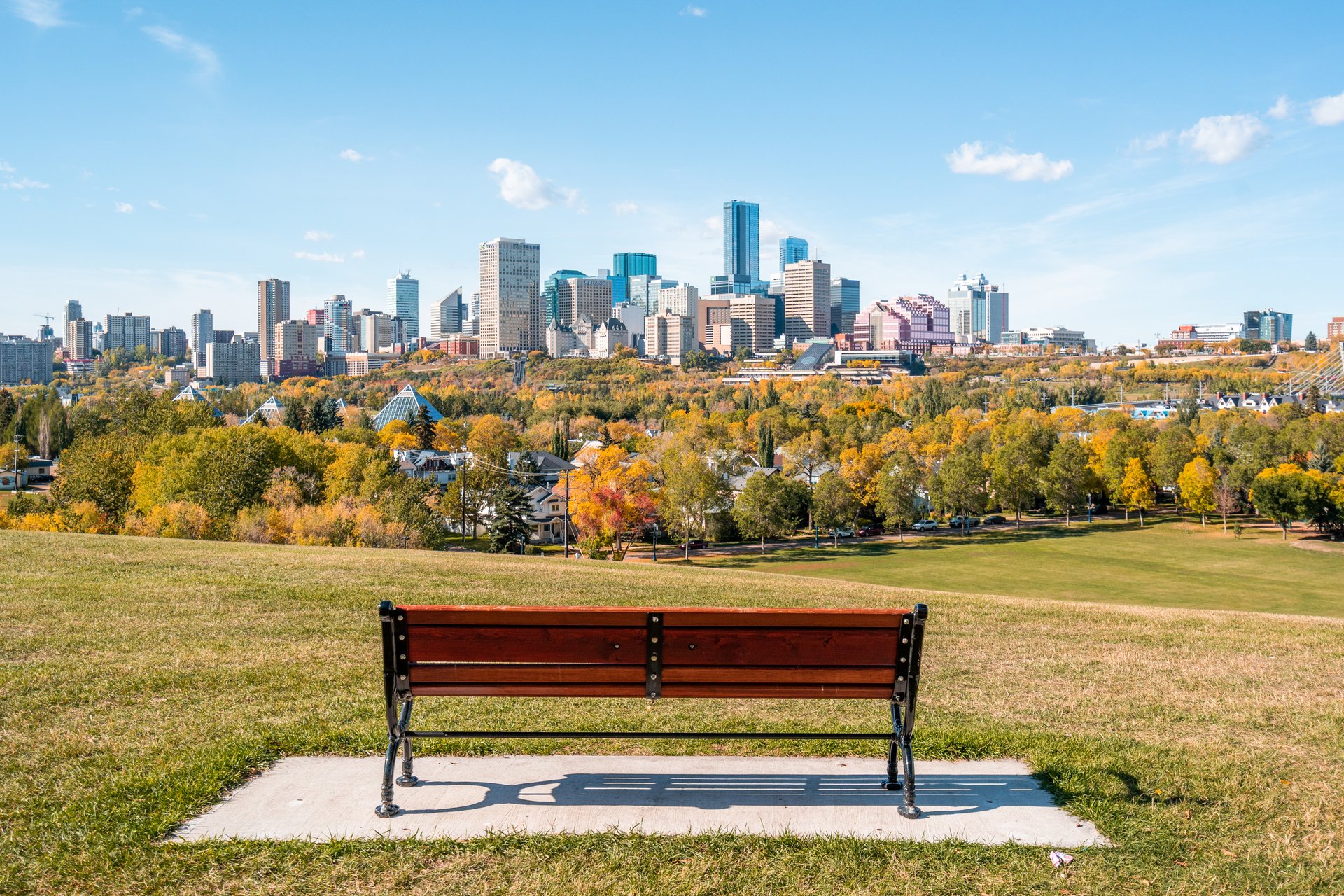 Gallagher Park_Cityscape lookout with park bench-large